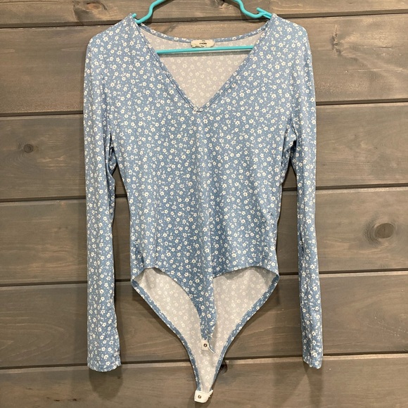 Long Sleeve V-Neck Bodysuit Women’s size Large - Picture 2 of 4